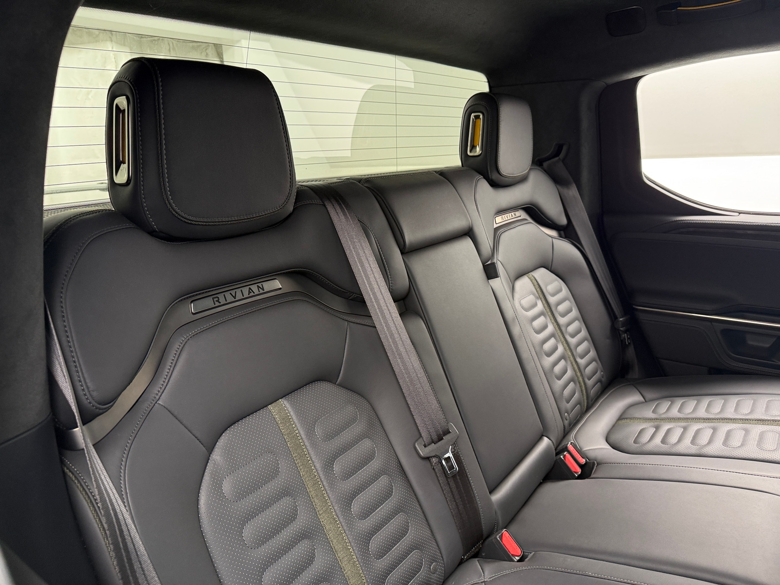 Thumbnail: 2022 Rivian R1T - 5