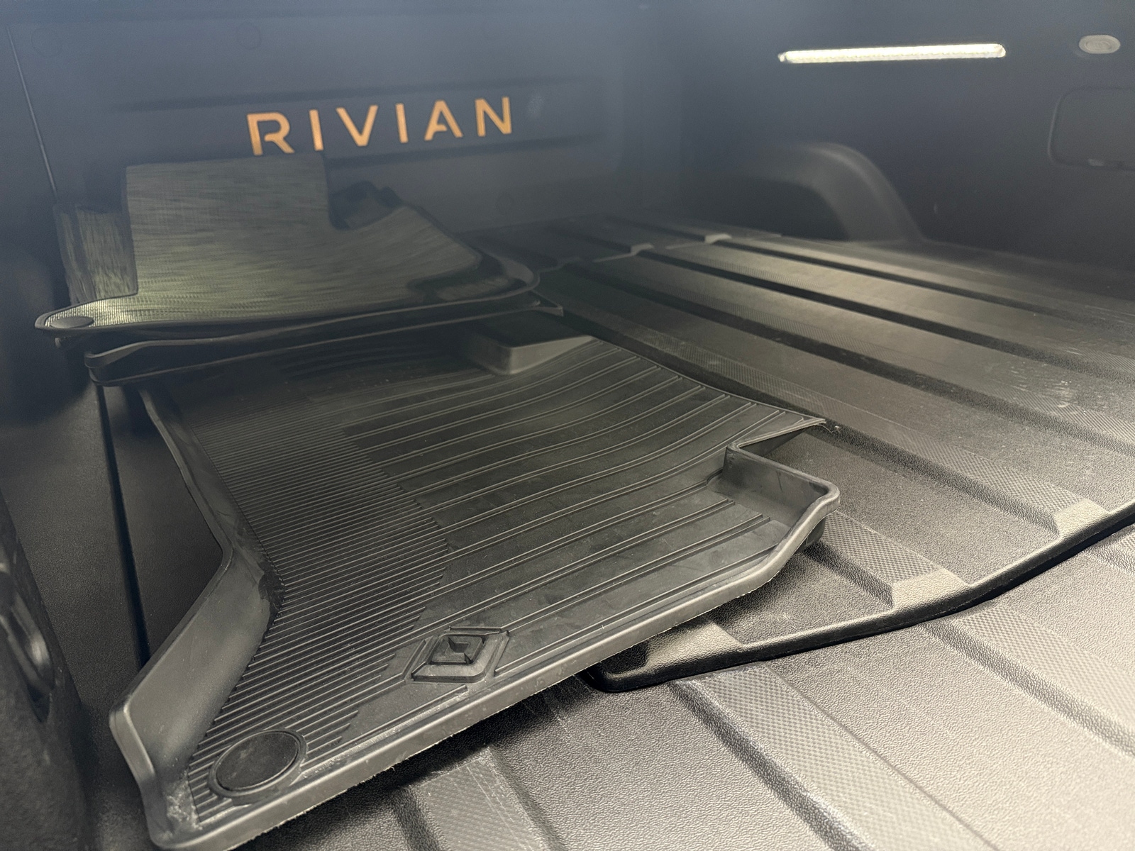 Thumbnail: 2022 Rivian R1T - 6