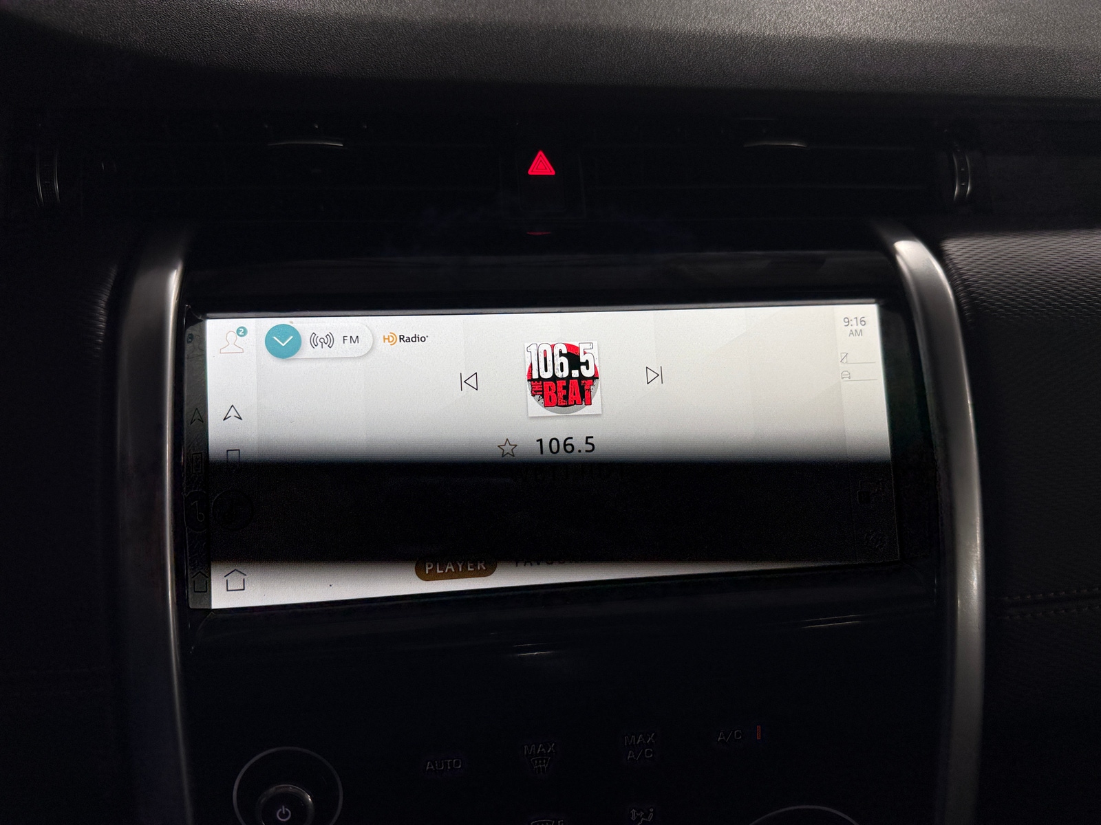 Thumbnail: 2023 Land Rover Discovery Sport - 3