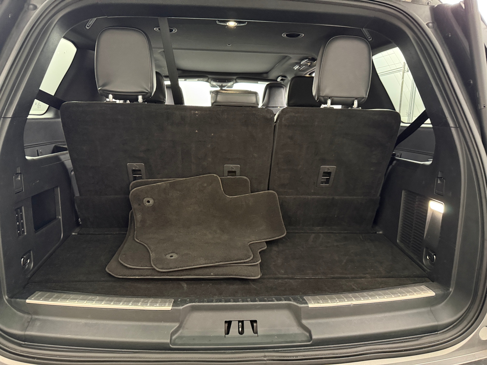 Thumbnail: 2023 Lincoln Navigator - 6