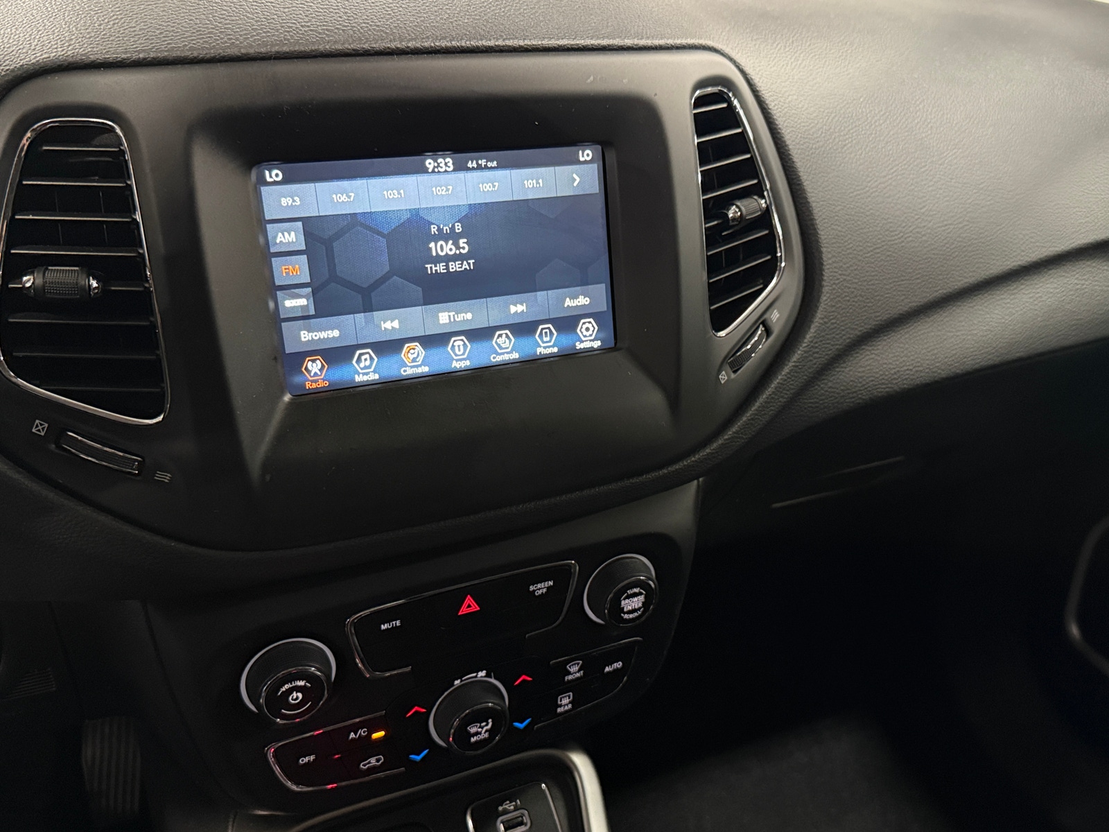 Thumbnail: 2019 Jeep Compass - 3