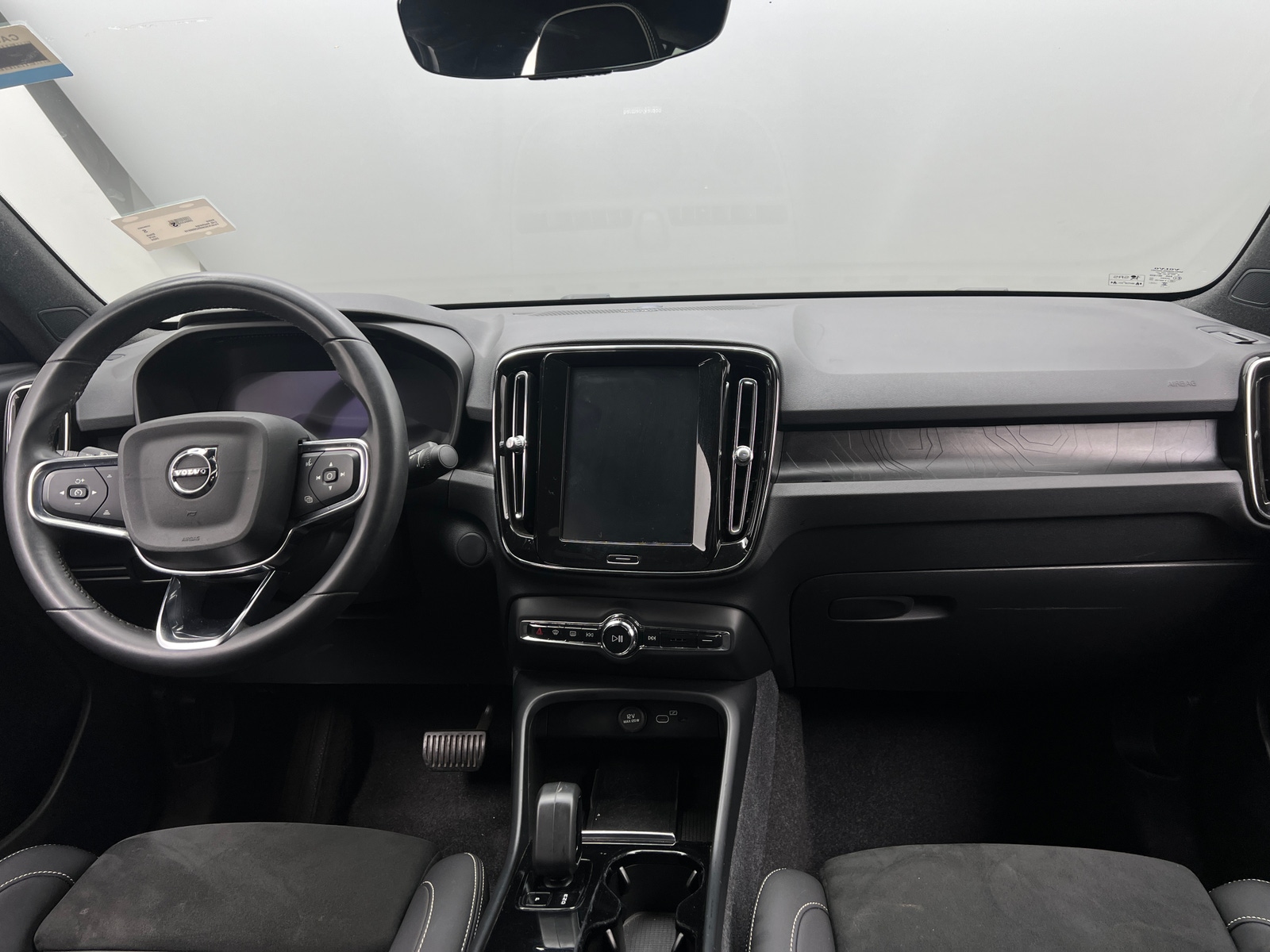 Thumbnail: 2024 Volvo C40 - 2