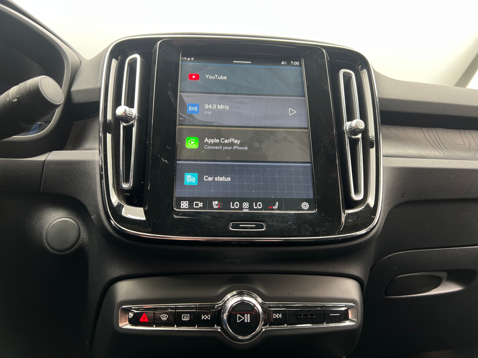 Thumbnail: 2024 Volvo C40 - 3