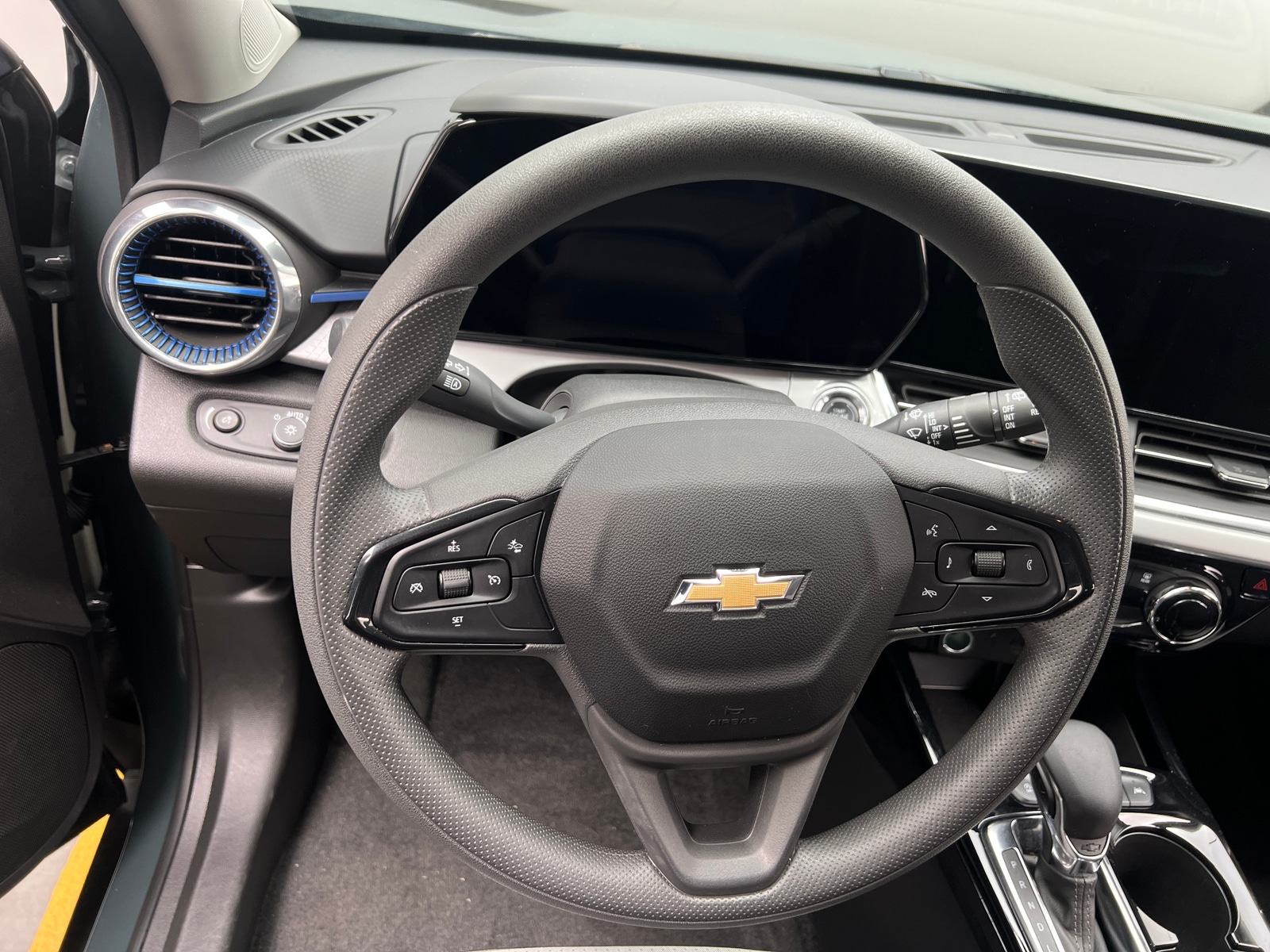 Thumbnail: 2025 Chevrolet Trax - 5