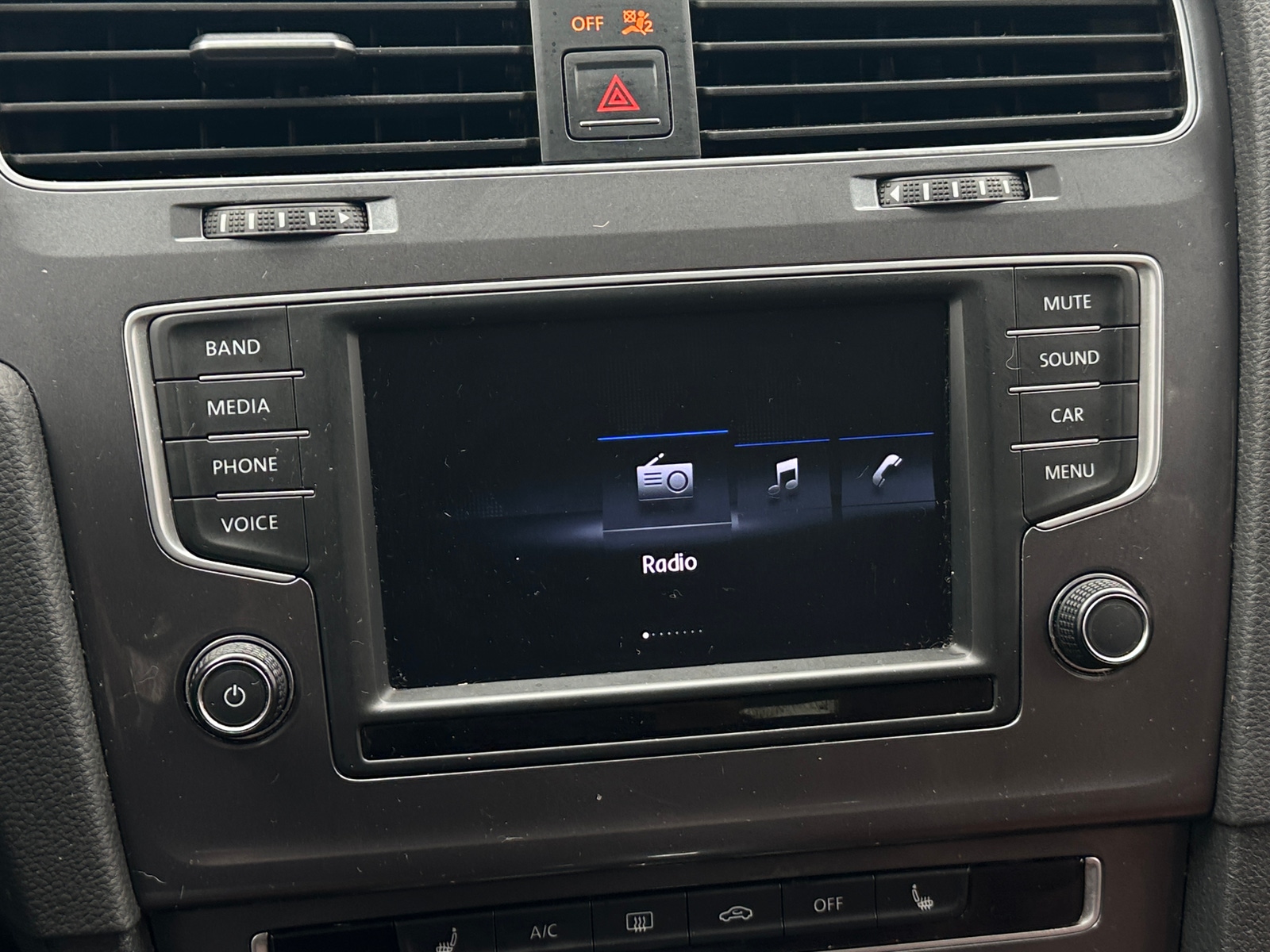 Thumbnail: 2017 Volkswagen Golf - 3