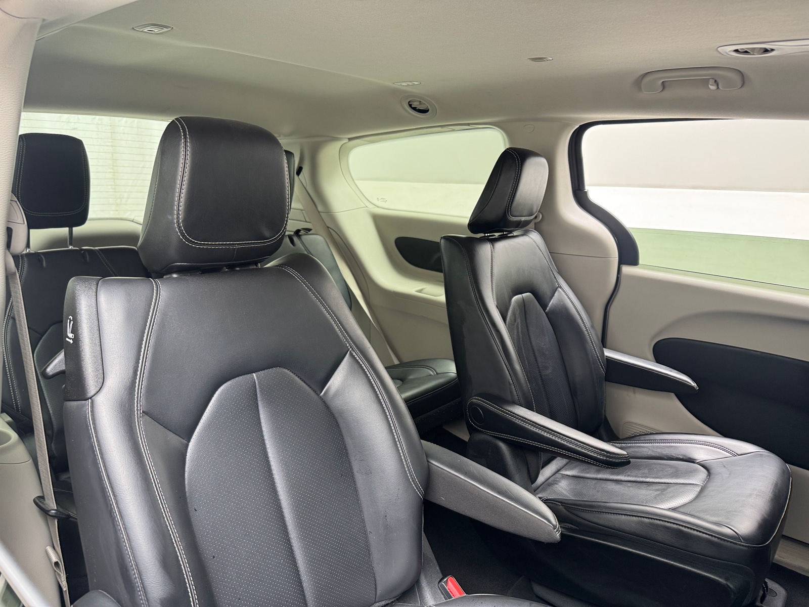 Thumbnail: 2023 Chrysler Pacifica - 5