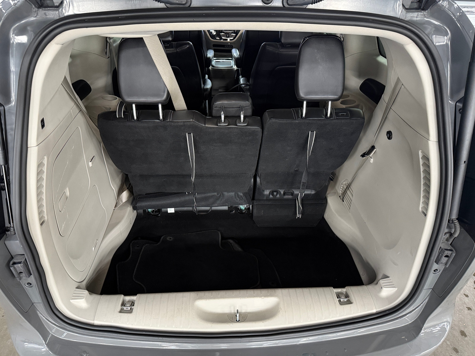 Thumbnail: 2023 Chrysler Pacifica - 6