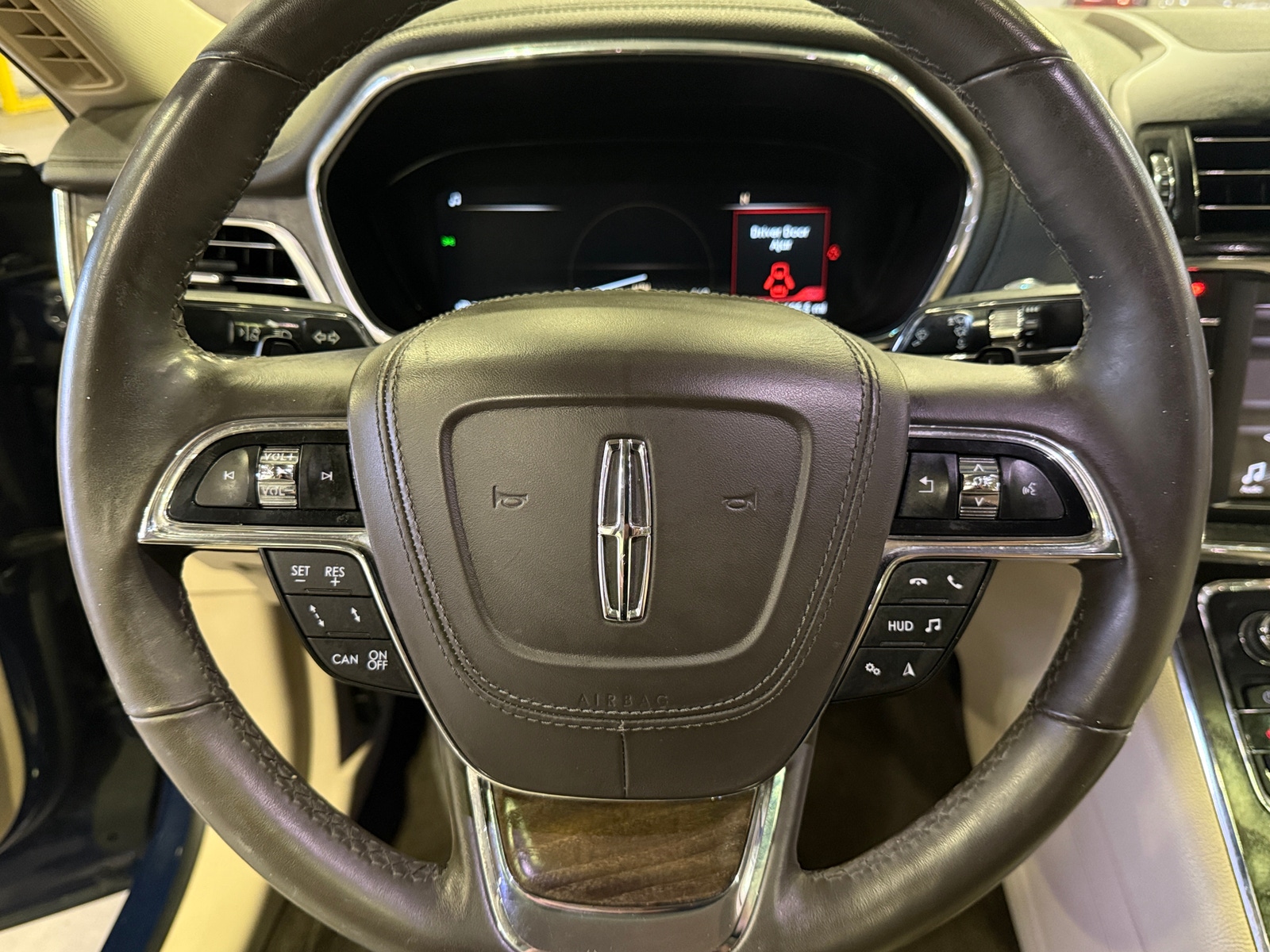 Thumbnail: 2019 Lincoln Continental - 4