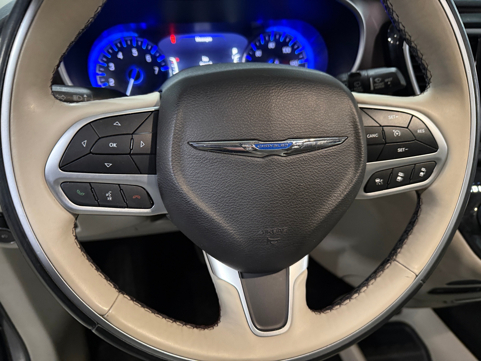 Thumbnail: 2018 Chrysler Pacifica - 4