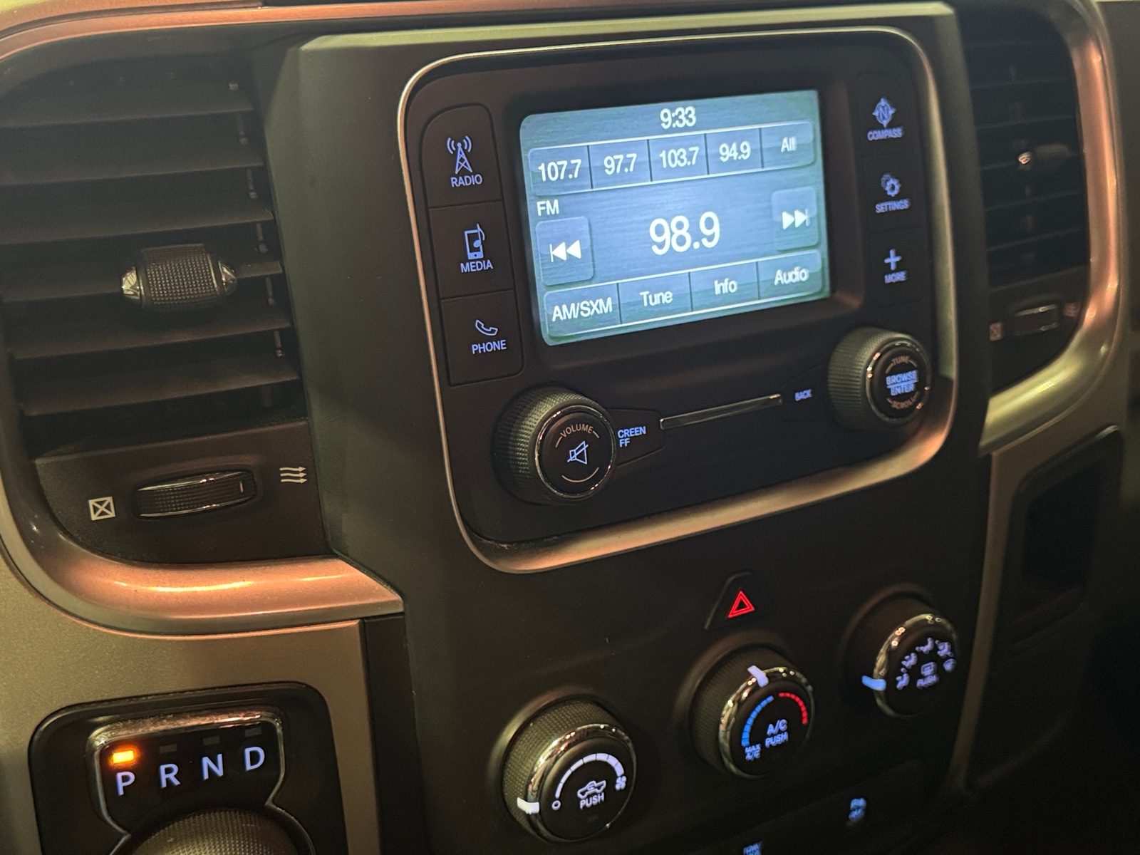 Thumbnail: 2020 RAM 1500 Classic - 4