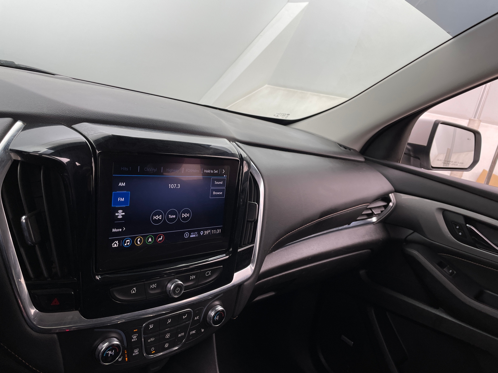 Thumbnail: 2021 Chevrolet Traverse - 3