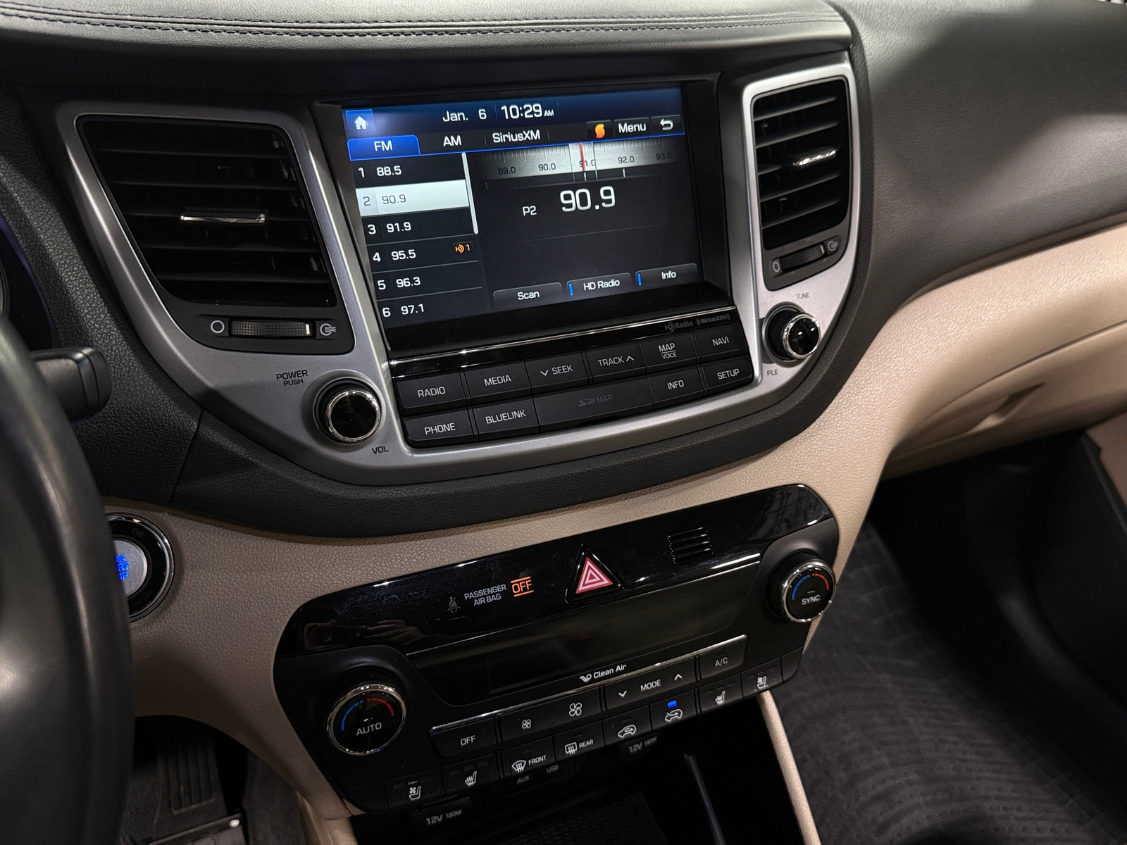 Thumbnail: 2016 Hyundai Tucson - 3