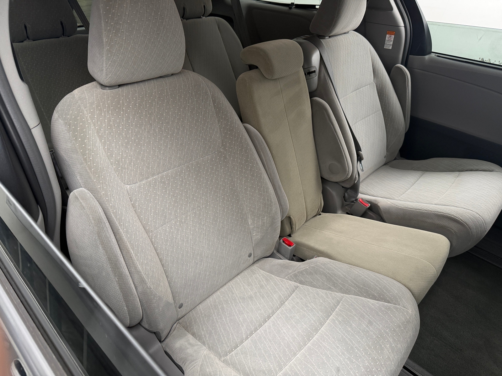 Thumbnail: 2017 Toyota Sienna - 6