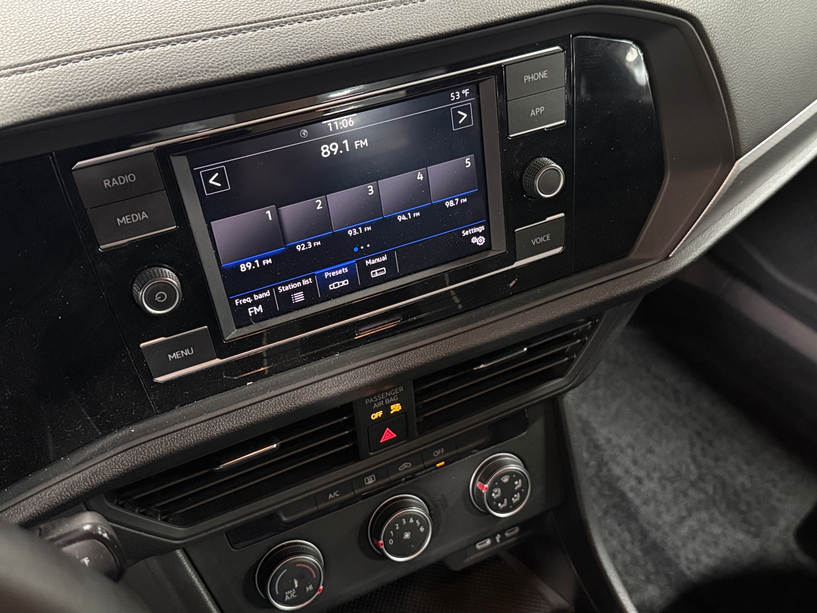 Thumbnail: 2023 Volkswagen Jetta - 4