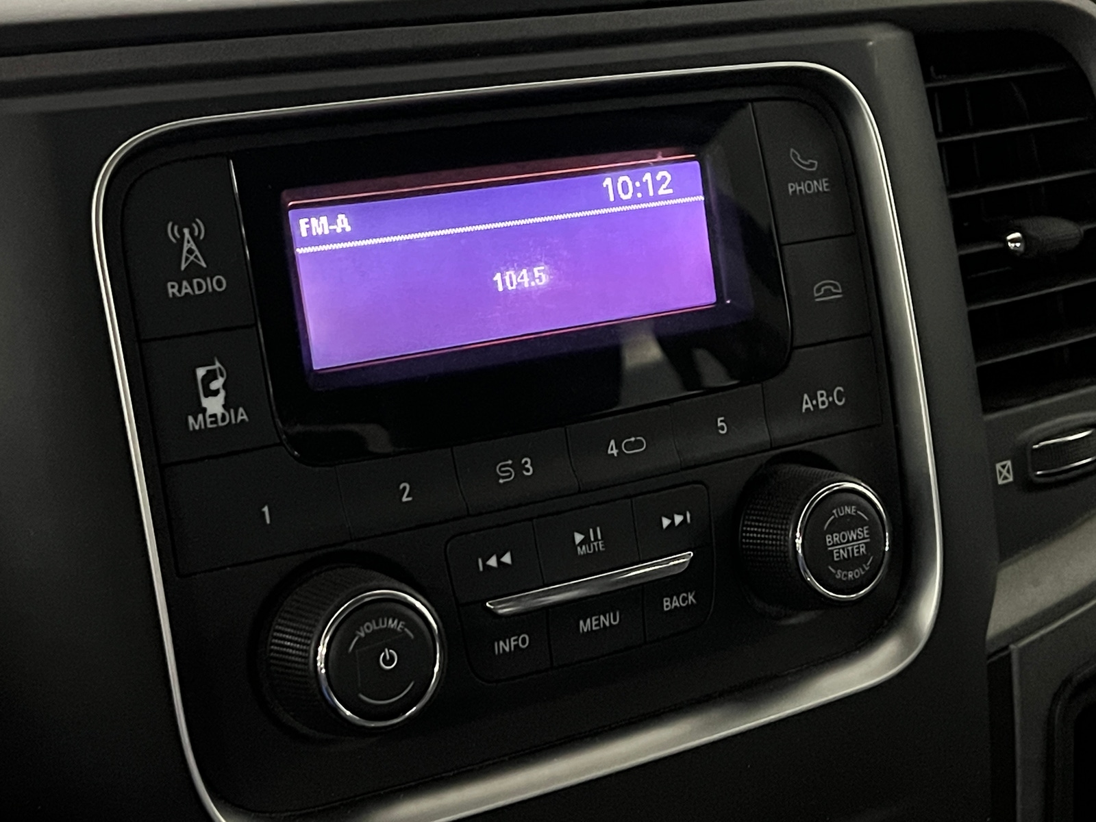 Thumbnail: 2020 RAM 1500 Classic - 3