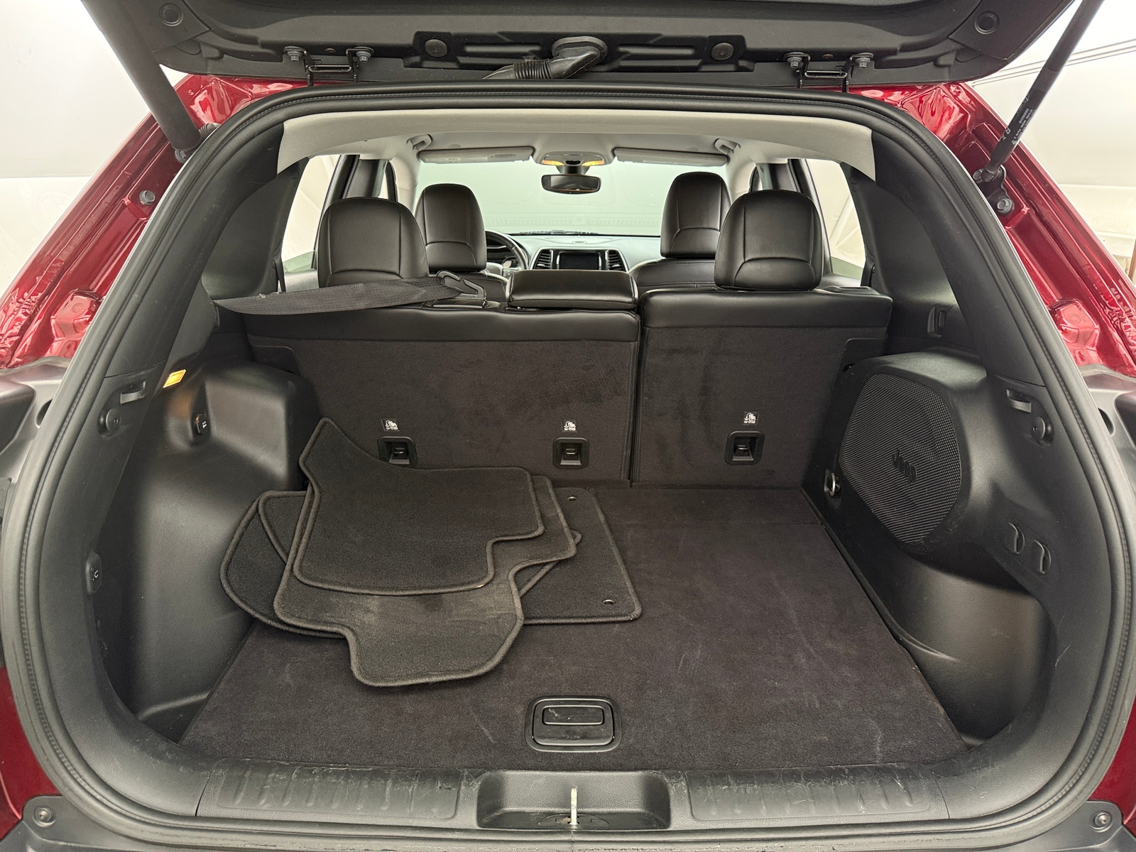 Thumbnail: 2020 Jeep Cherokee - 6