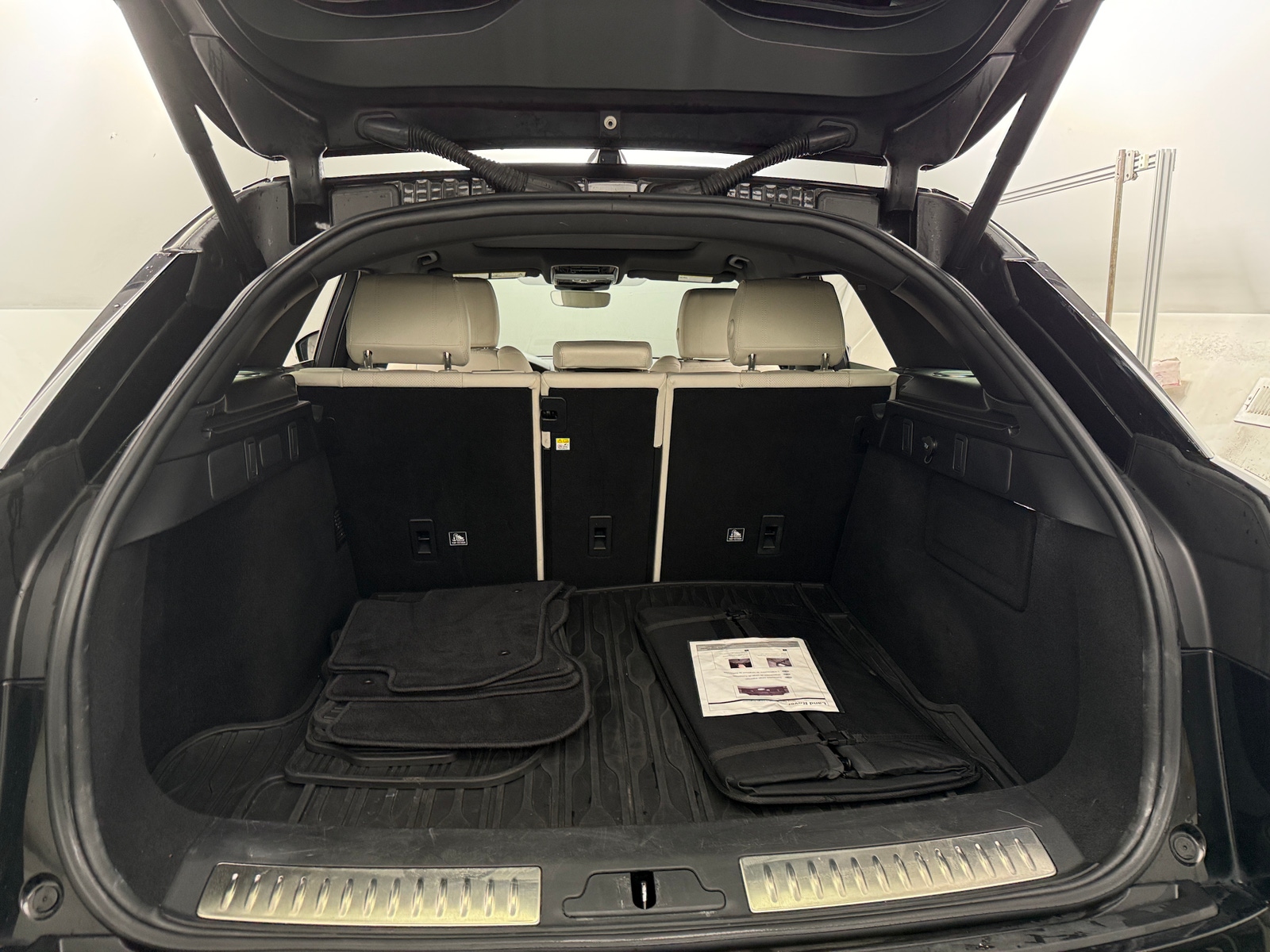 Thumbnail: 2019 Land Rover Range Rover Velar - 6