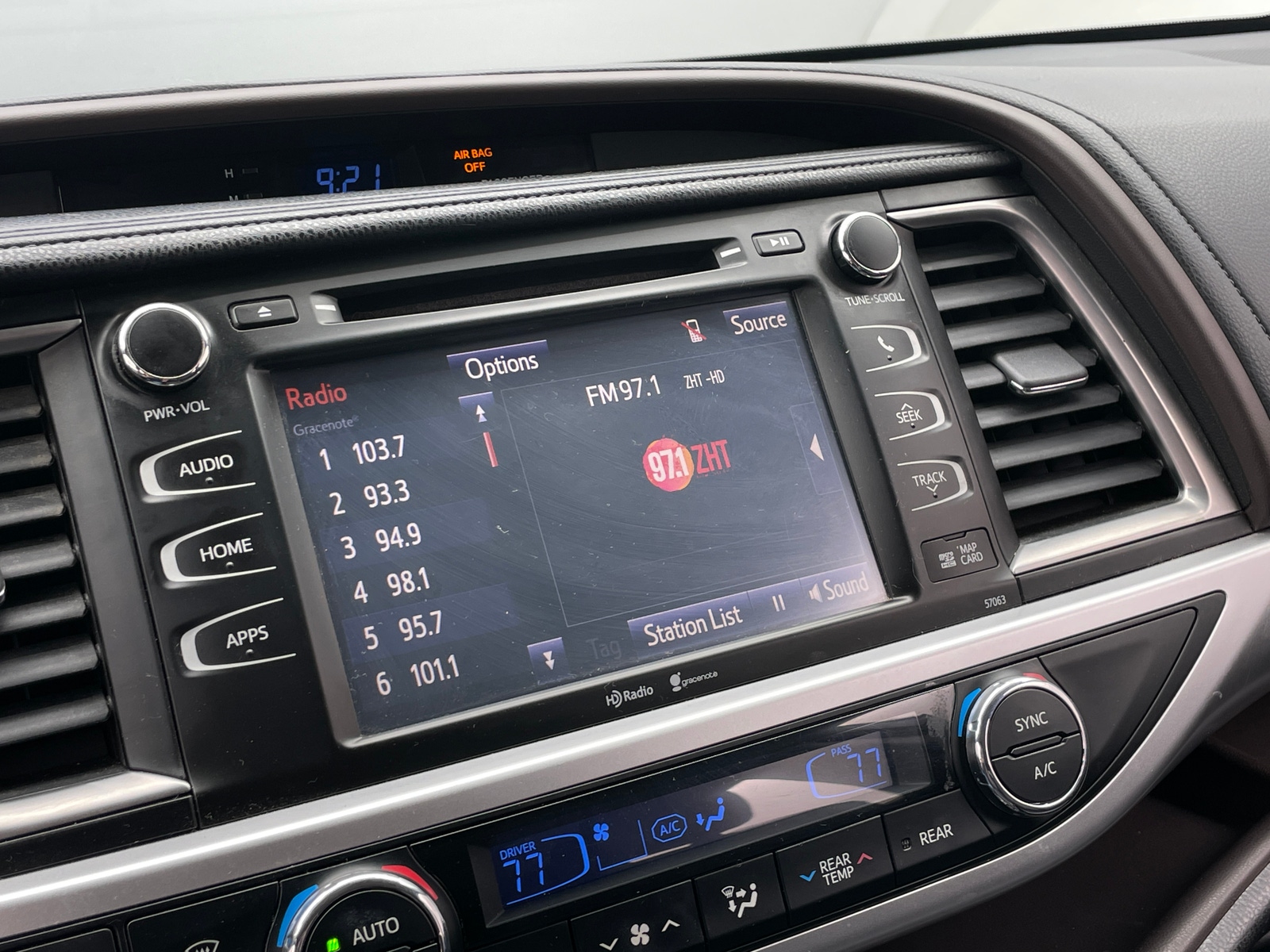 Thumbnail: 2015 Toyota Highlander - 3