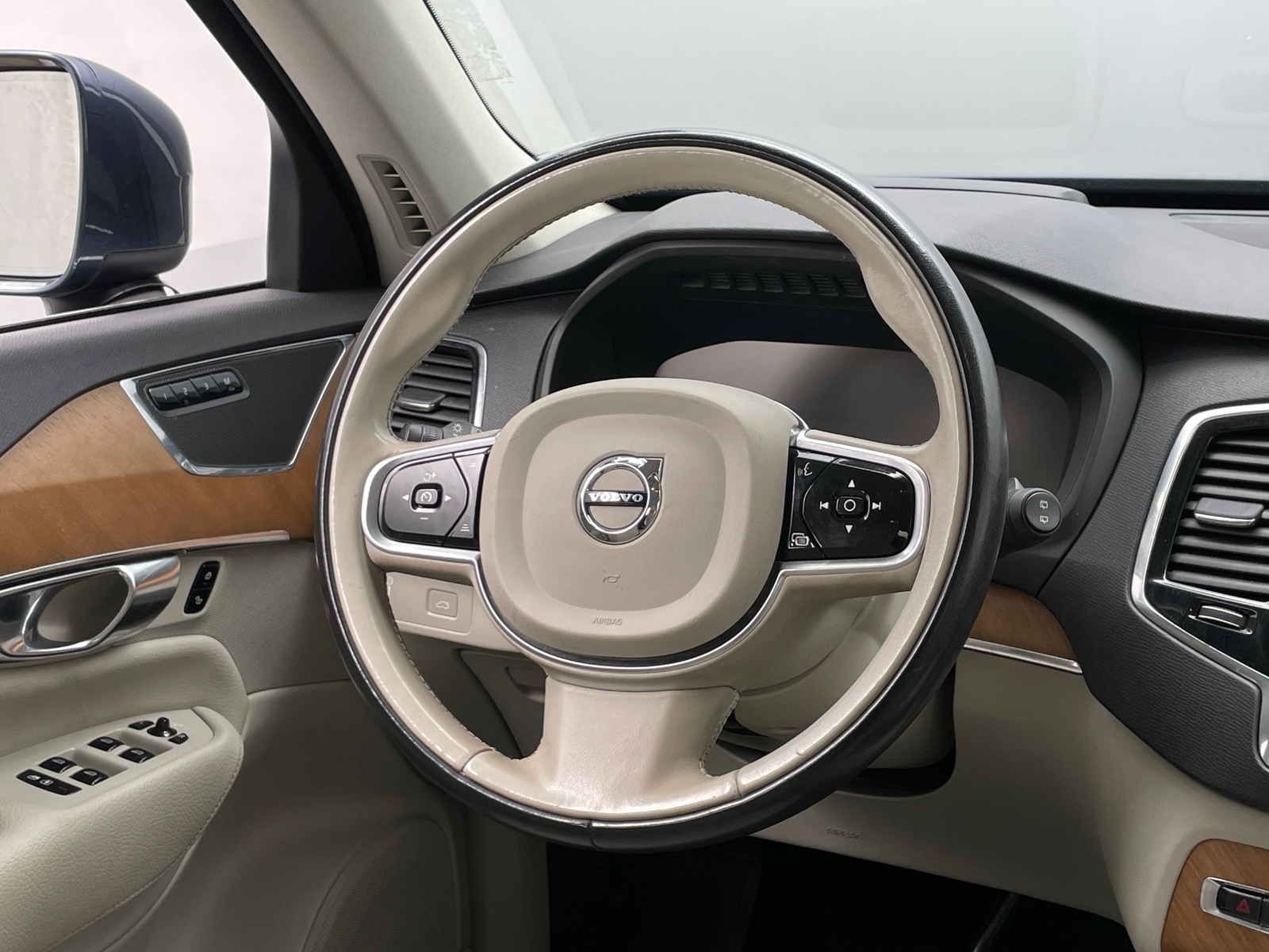 Thumbnail: 2022 Volvo XC90 - 4