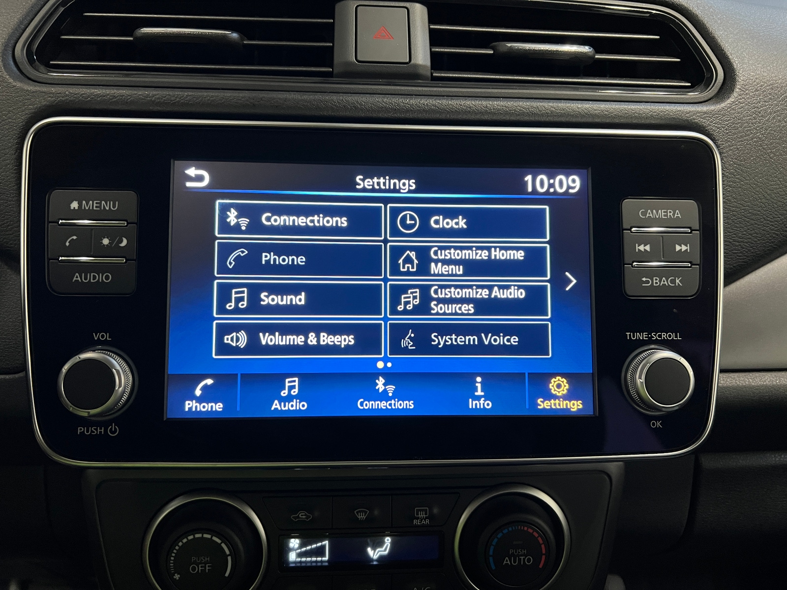 Thumbnail: 2022 Nissan Leaf - 4