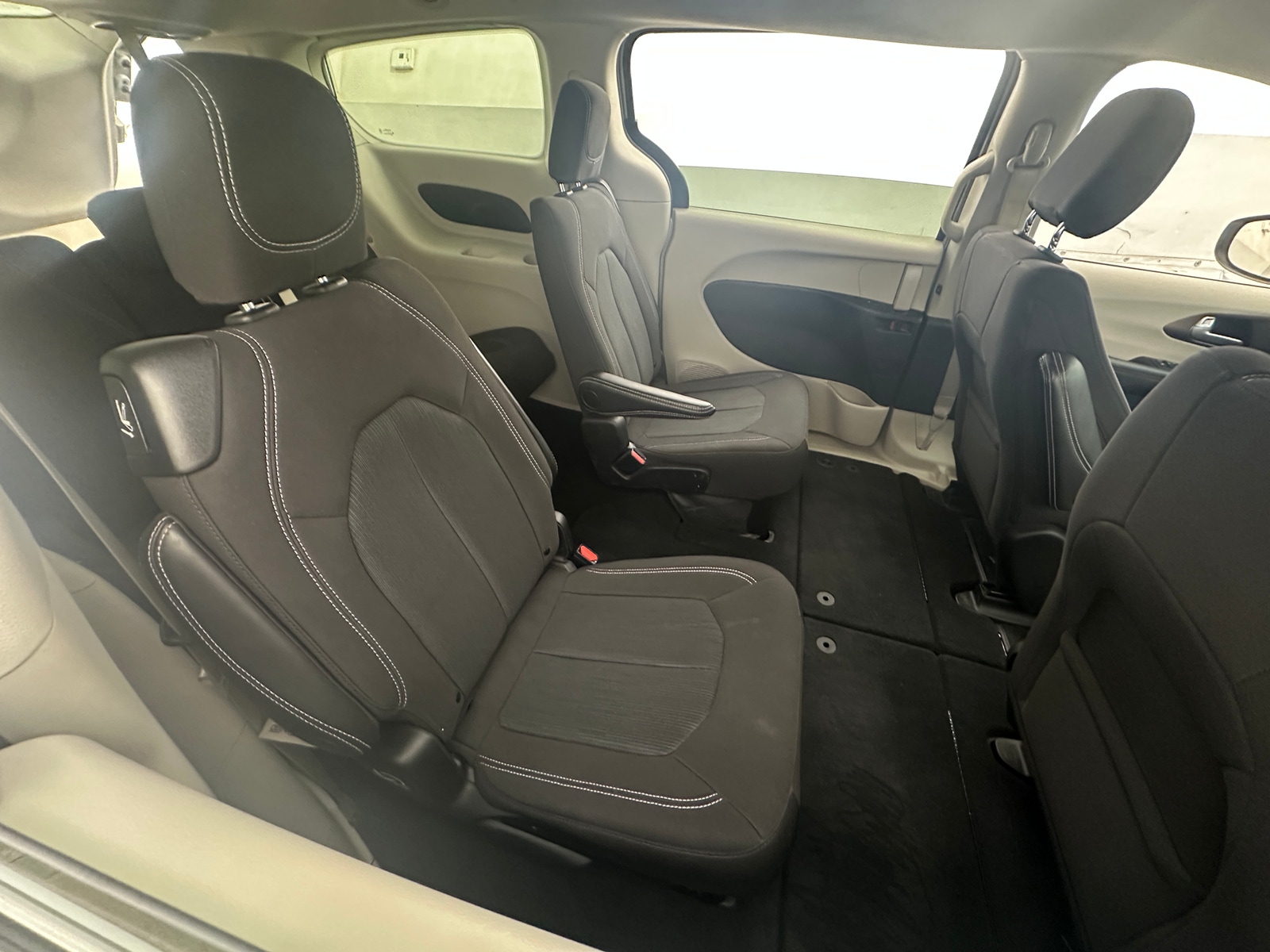 Thumbnail: 2024 Chrysler Voyager - 6