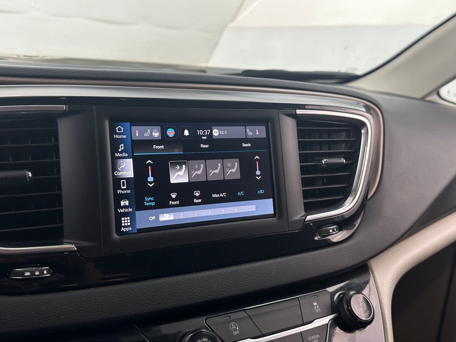 Thumbnail: 2024 Chrysler Voyager - 4