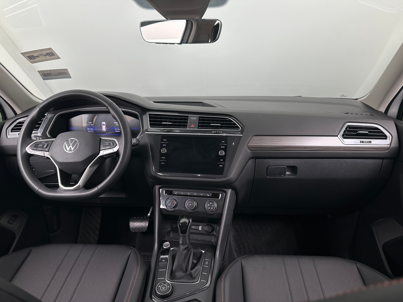 Thumbnail: 2024 Volkswagen Tiguan - 2