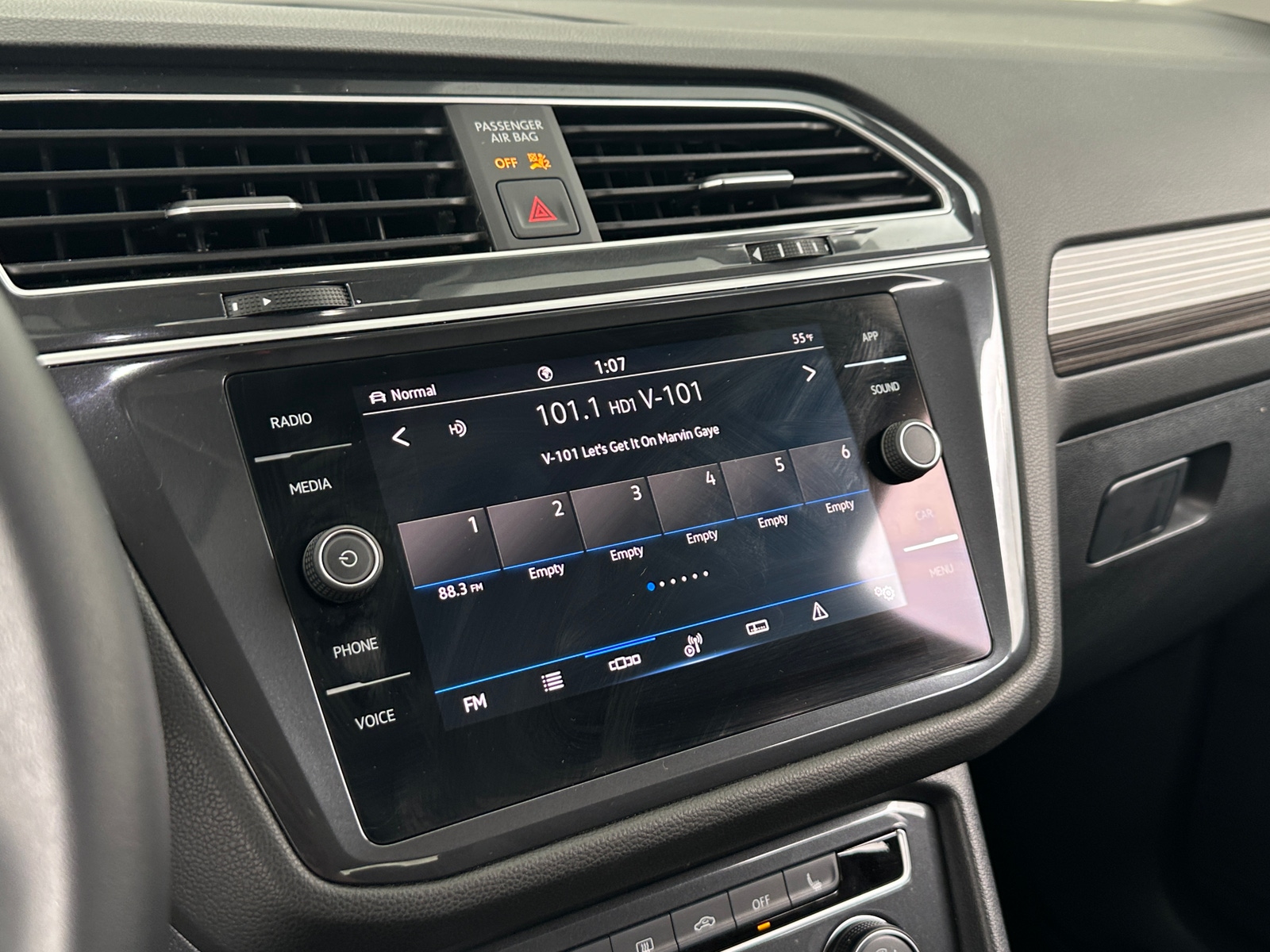 Thumbnail: 2024 Volkswagen Tiguan - 3