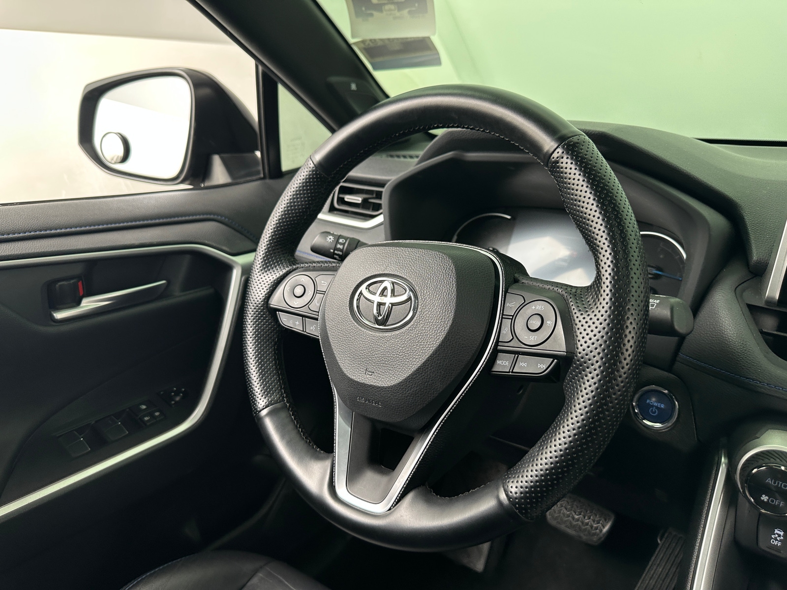 Thumbnail: 2020 Toyota RAV4 - 4