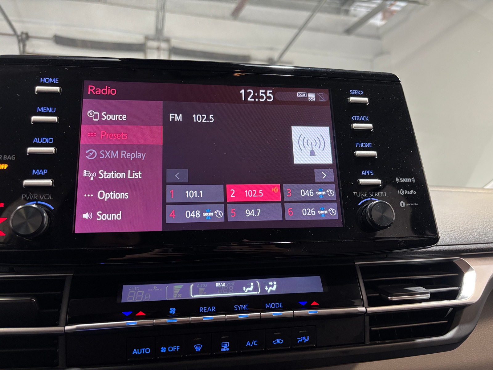 Thumbnail: 2024 Toyota Sienna - 4