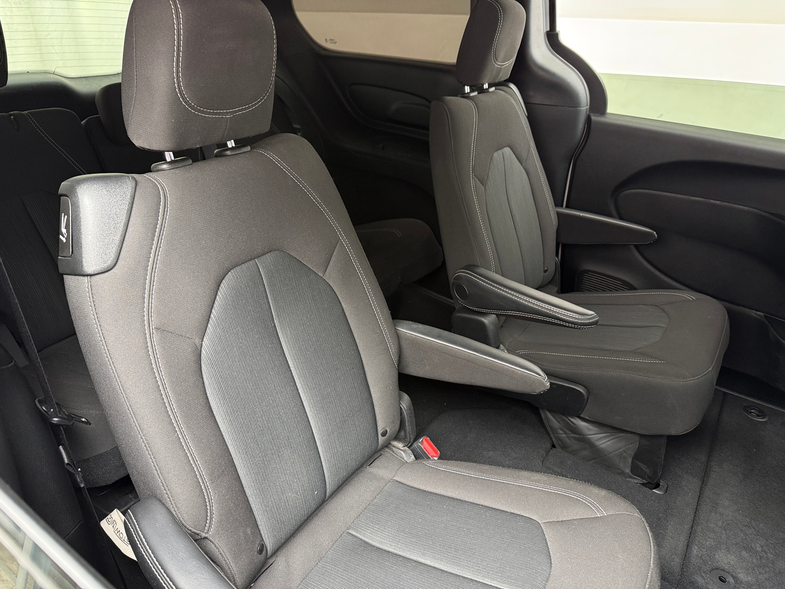 Thumbnail: 2023 Chrysler Pacifica - 6