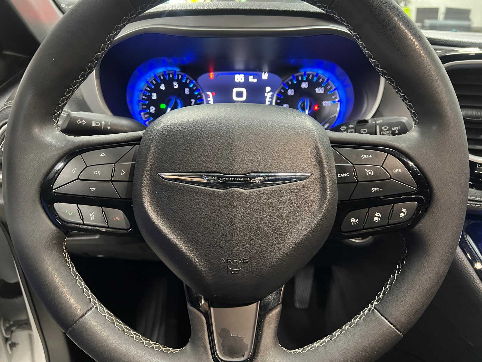 Thumbnail: 2023 Chrysler Pacifica - 5