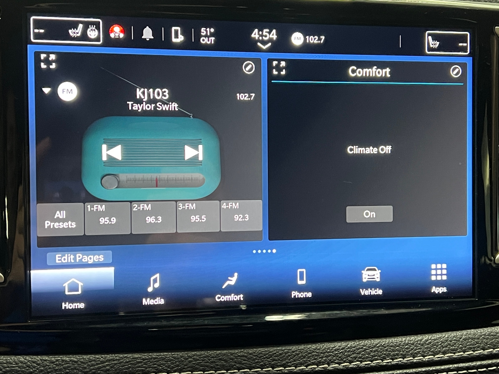 Thumbnail: 2023 Chrysler Pacifica - 4