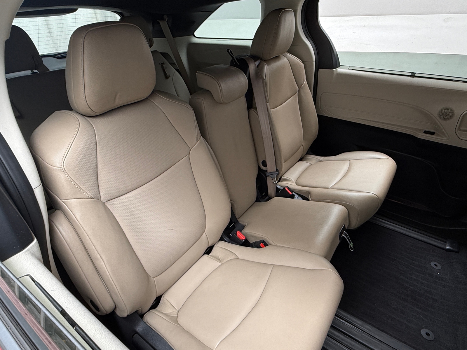 Thumbnail: 2021 Toyota Sienna - 5