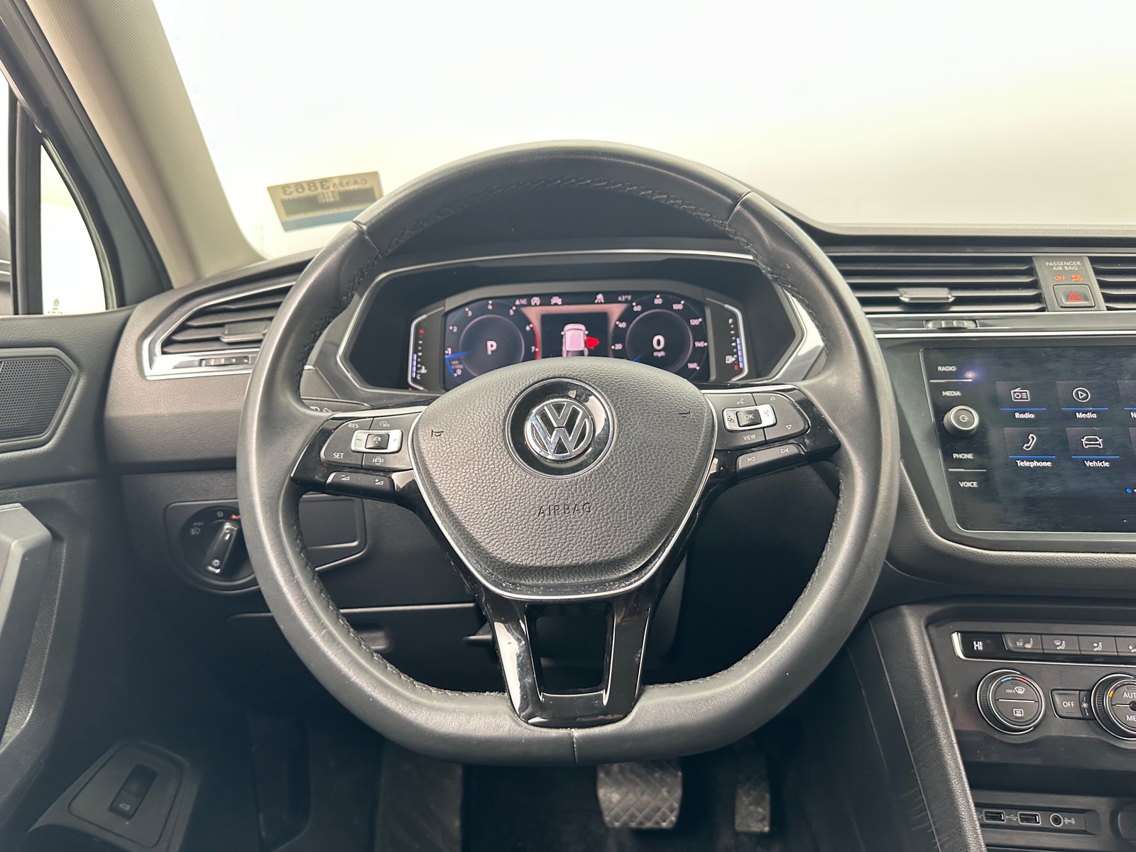 Thumbnail: 2020 Volkswagen Tiguan - 4