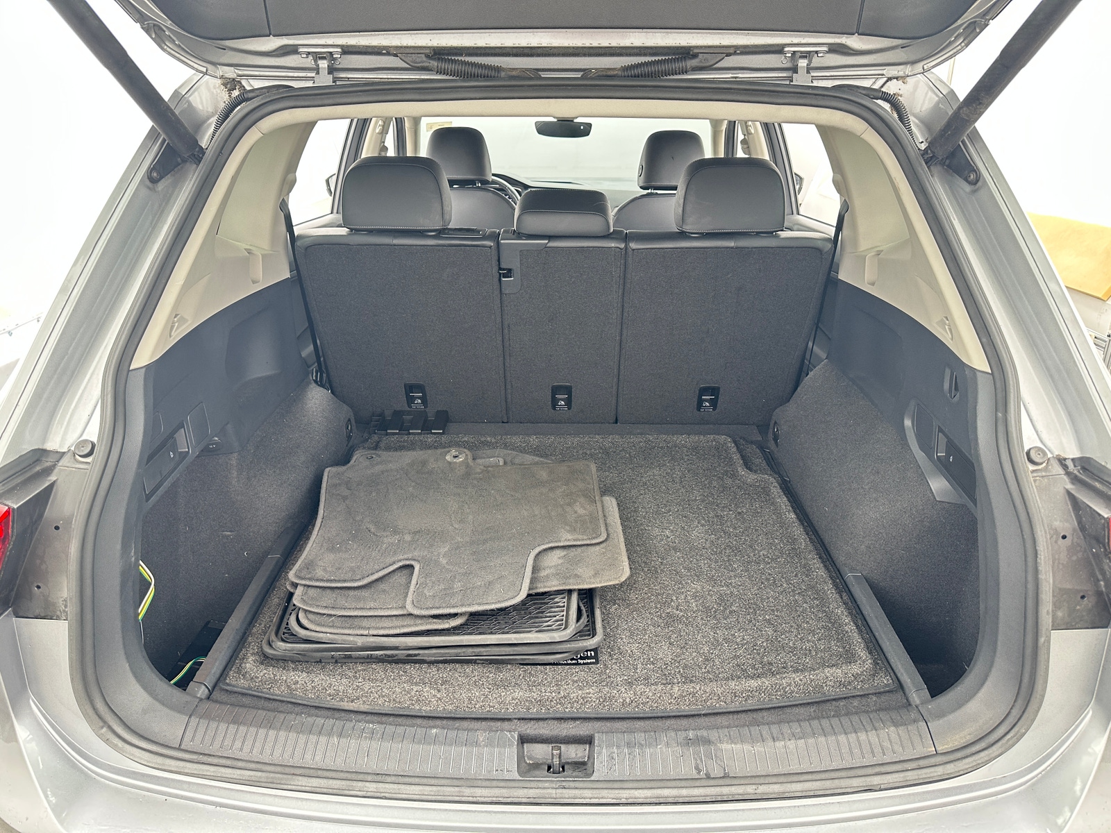 Thumbnail: 2020 Volkswagen Tiguan - 6