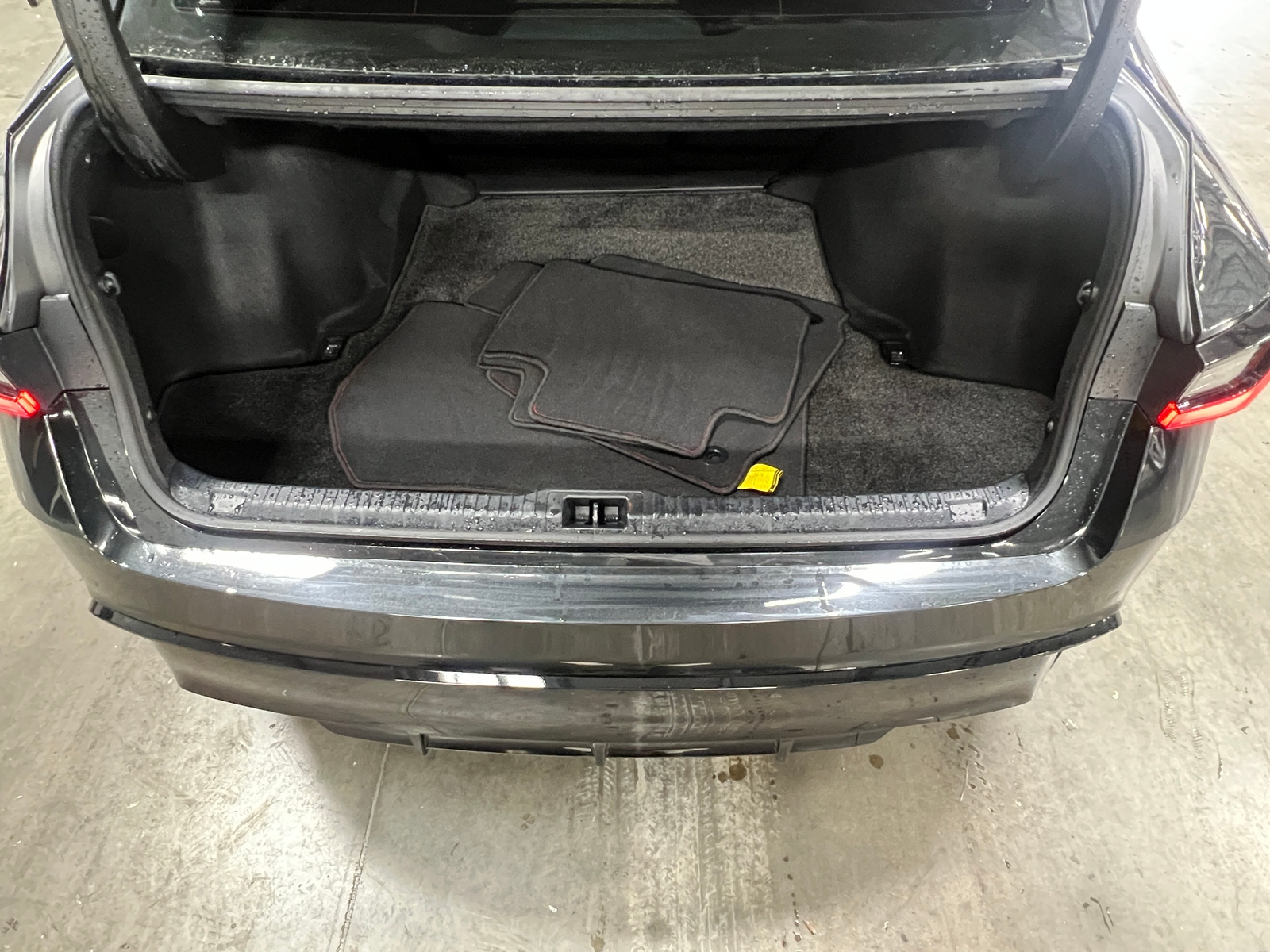 Thumbnail: 2022 Lexus IS - 6