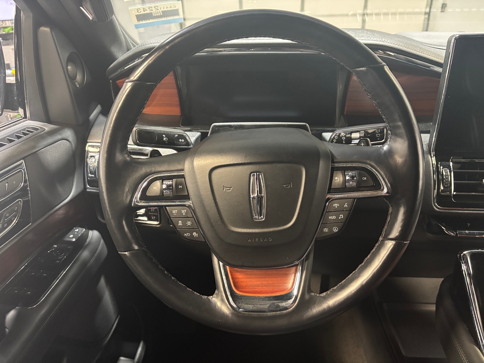 Thumbnail: 2024 Lincoln Navigator - 4