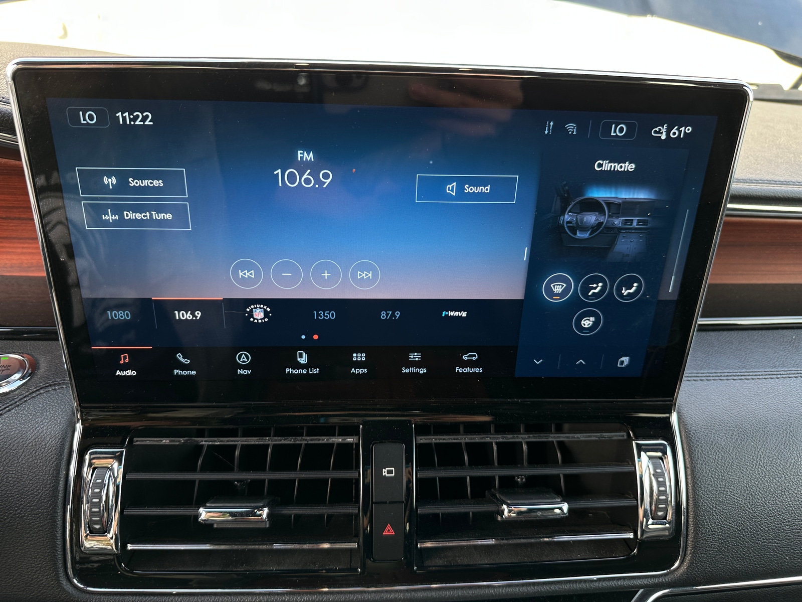 Thumbnail: 2024 Lincoln Navigator - 3