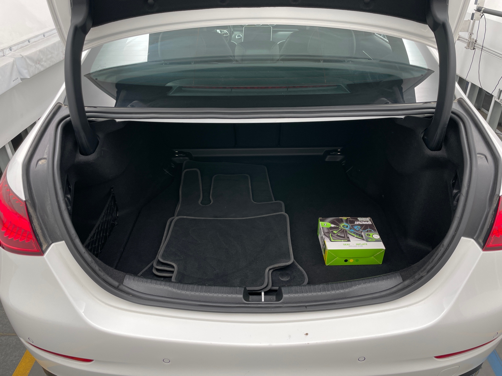 Thumbnail: 2024 Mercedes-Benz C-Class - 6