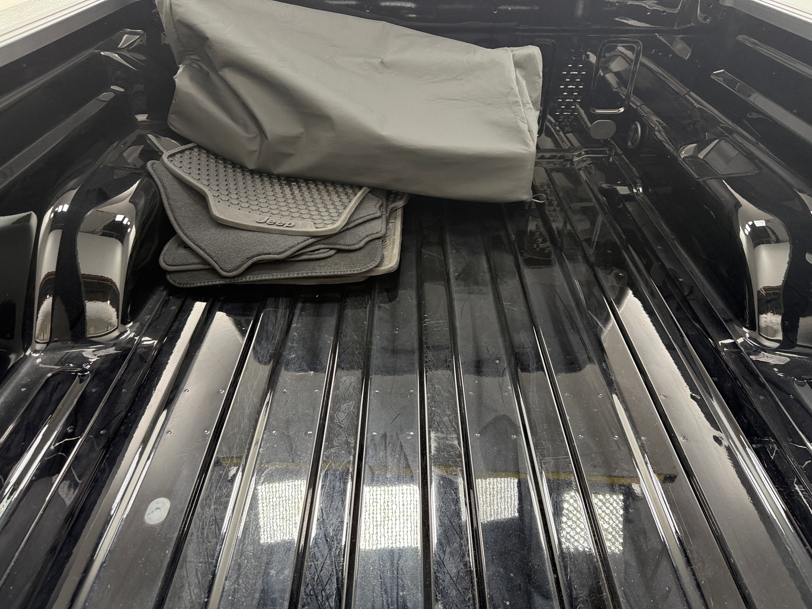 Thumbnail: 2025 Jeep Gladiator - 7