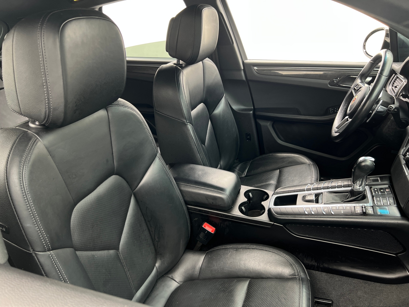 Thumbnail: 2015 Porsche Macan - 2