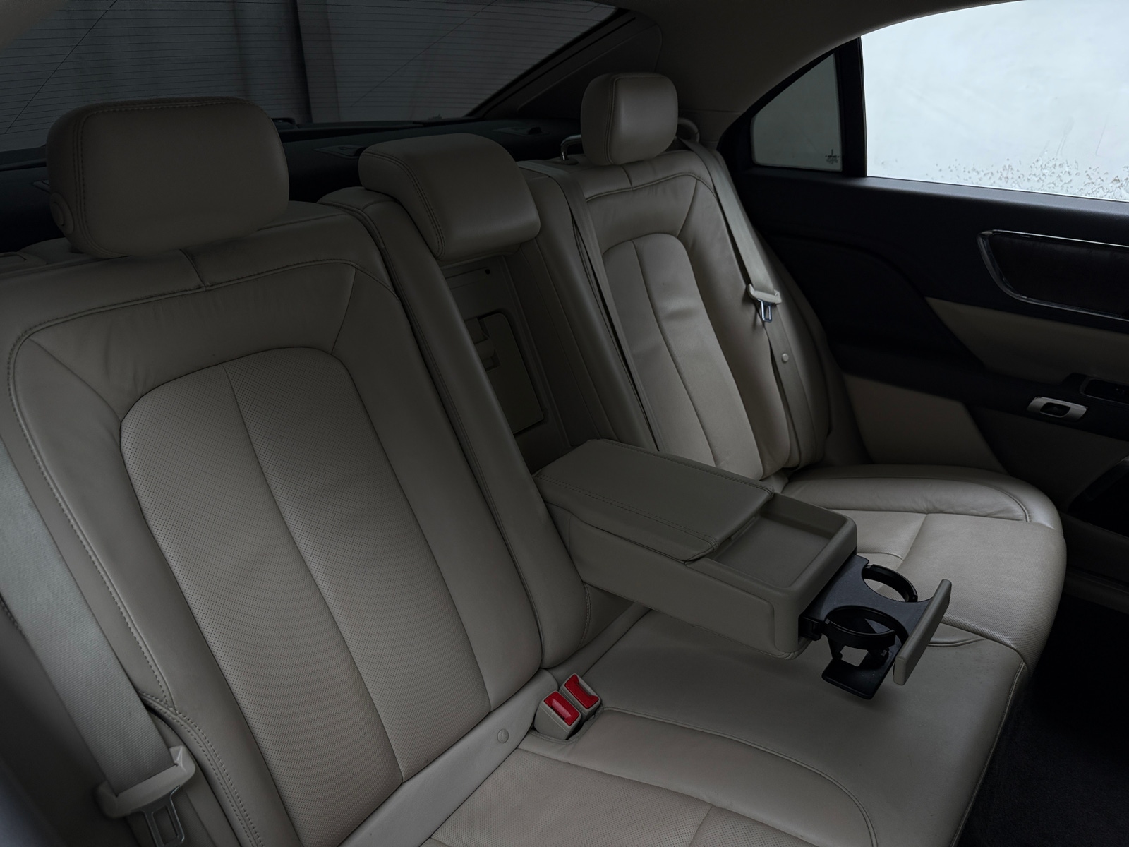 Thumbnail: 2017 Lincoln Continental - 5