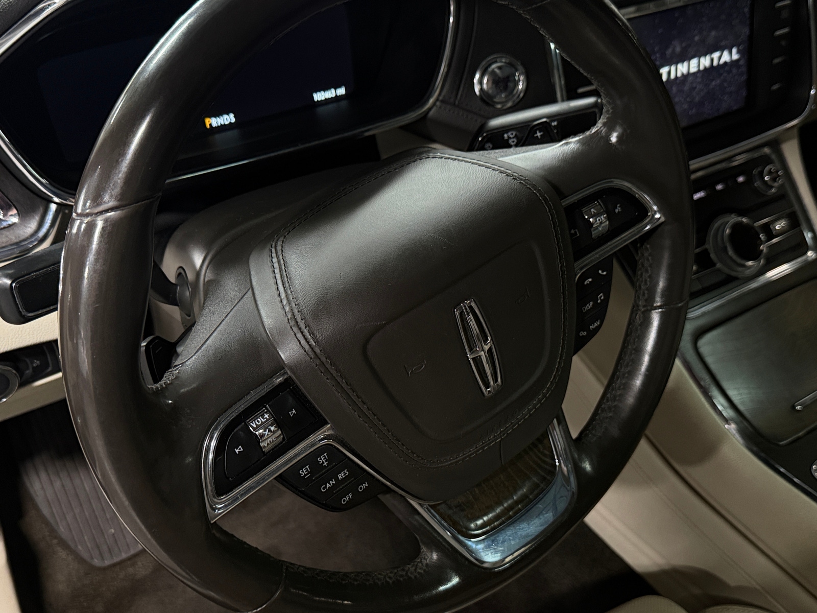 Thumbnail: 2017 Lincoln Continental - 4