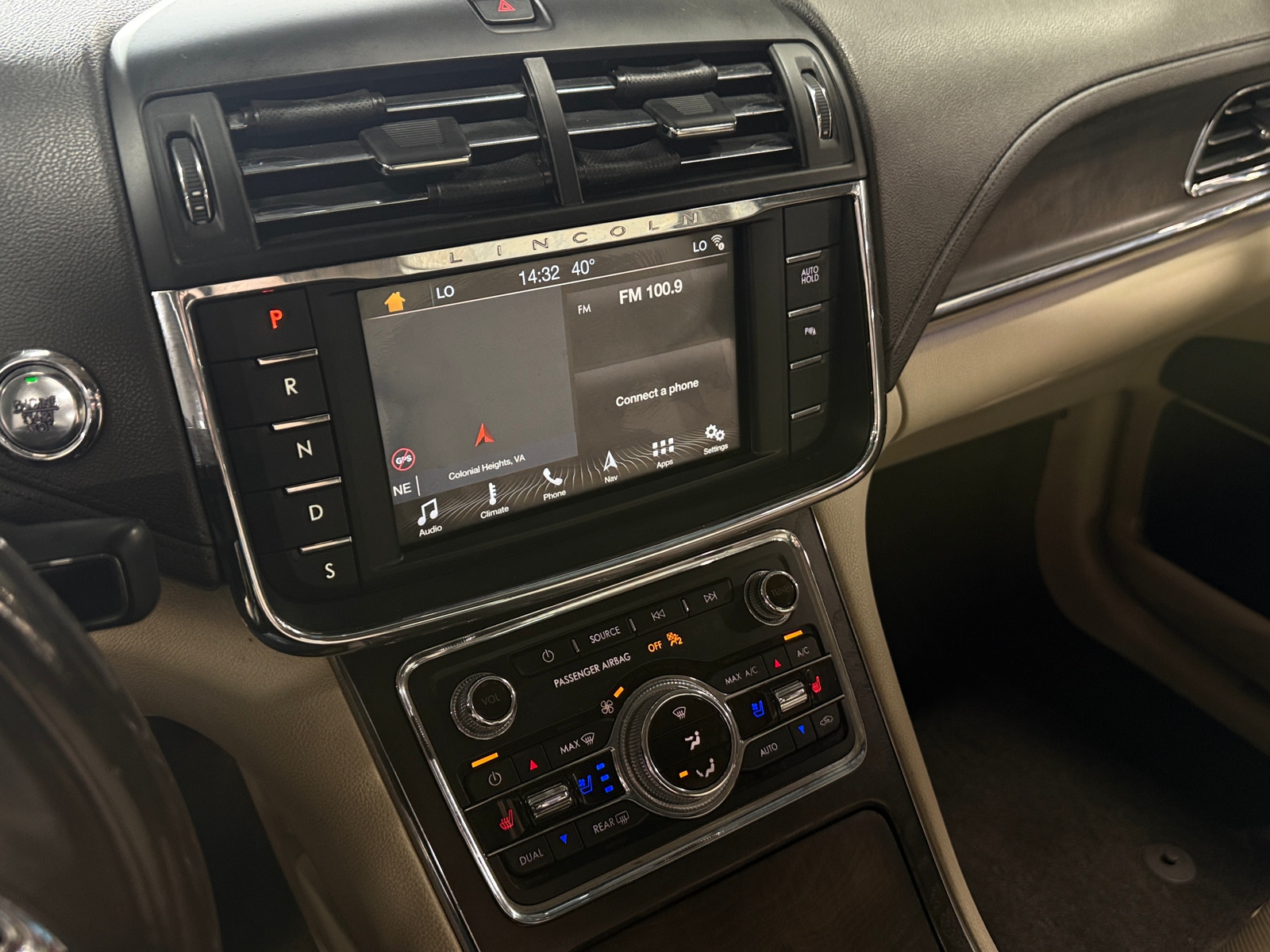 Thumbnail: 2017 Lincoln Continental - 3