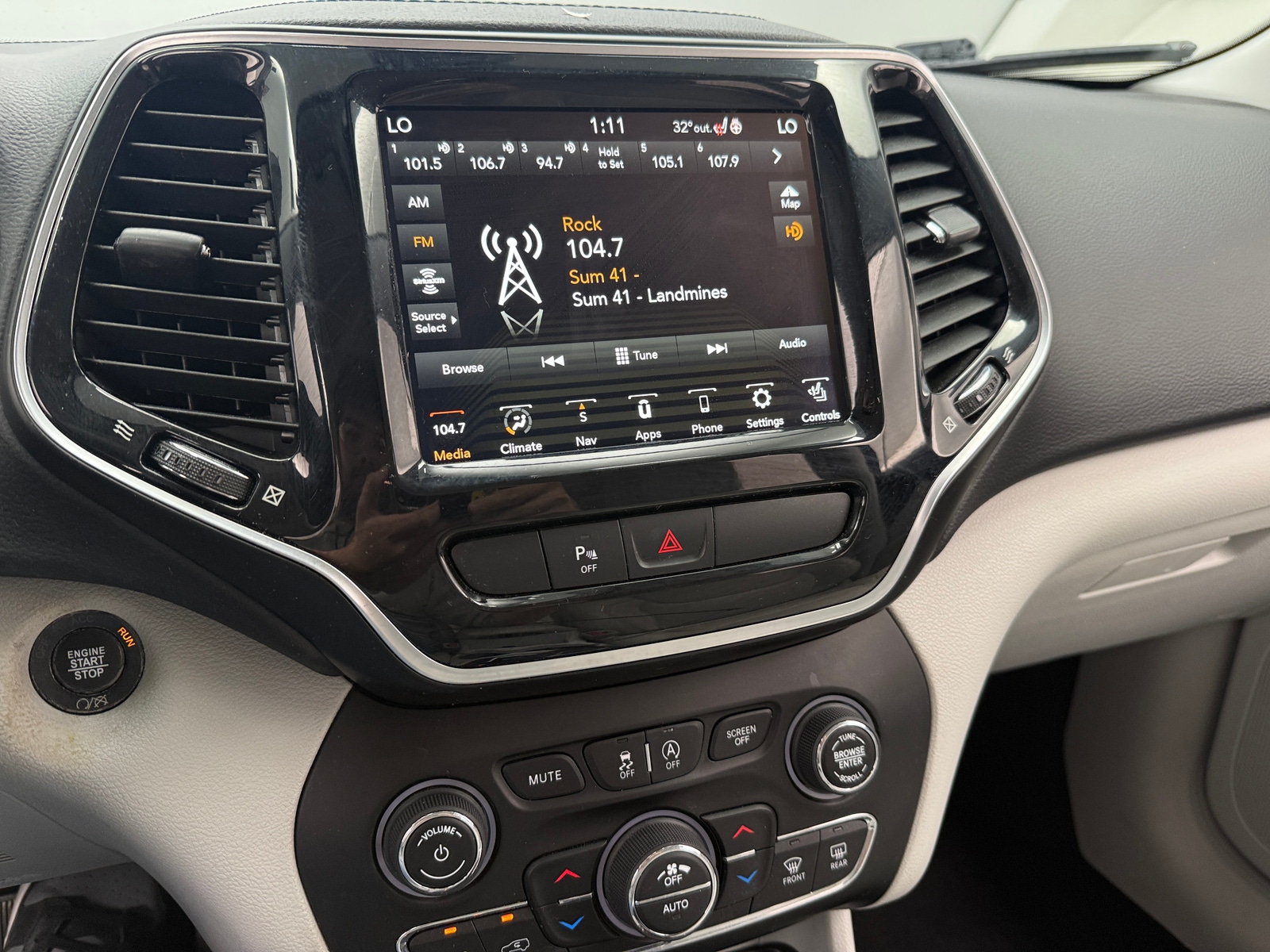 Thumbnail: 2019 Jeep Cherokee - 3