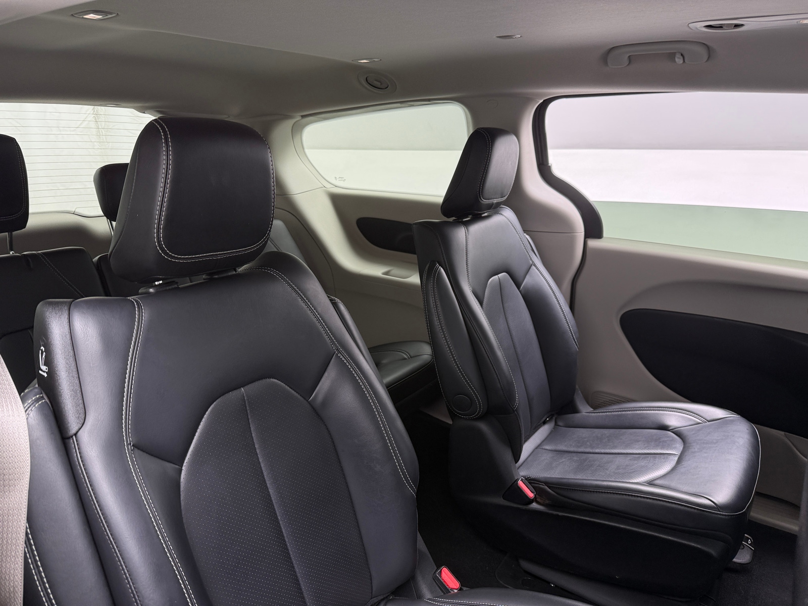 Thumbnail: 2023 Chrysler Pacifica - 5