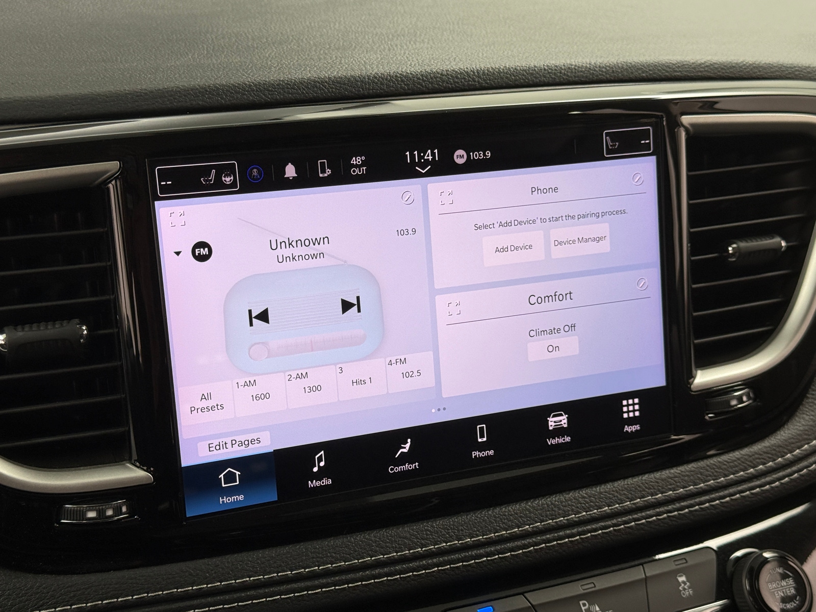 Thumbnail: 2023 Chrysler Pacifica - 3