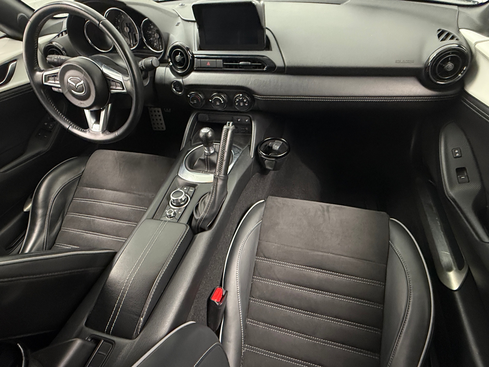 Thumbnail: 2022 Mazda MX-5 Miata - 3