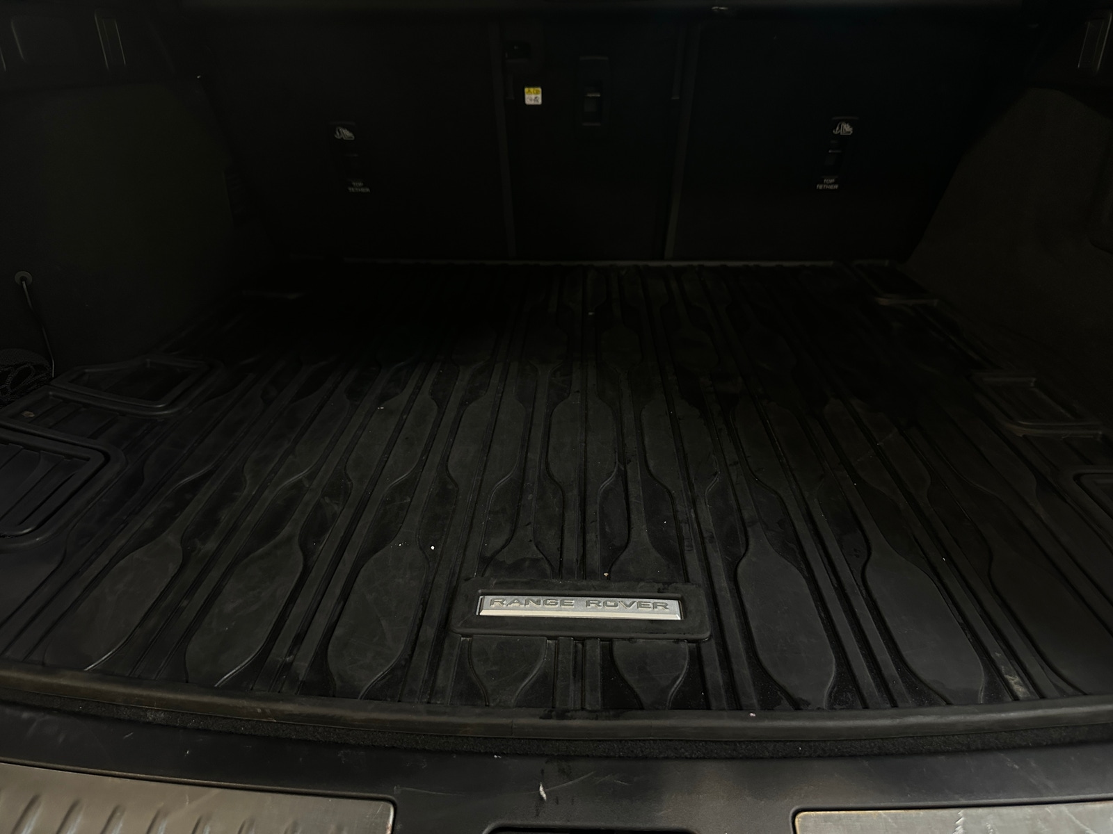 Thumbnail: 2021 Land Rover Range Rover Velar - 6